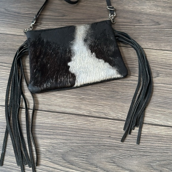 Genuine fur cowhide and leather fringe crossbody bag black and white - Picture 2 of 8